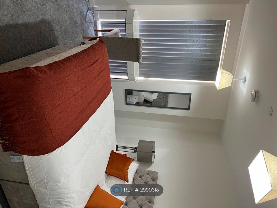Property photo 1 of 15 Bedroom