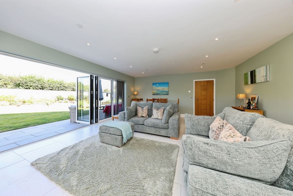 Property photo 3 of 25 Pbox-Img.Jpg