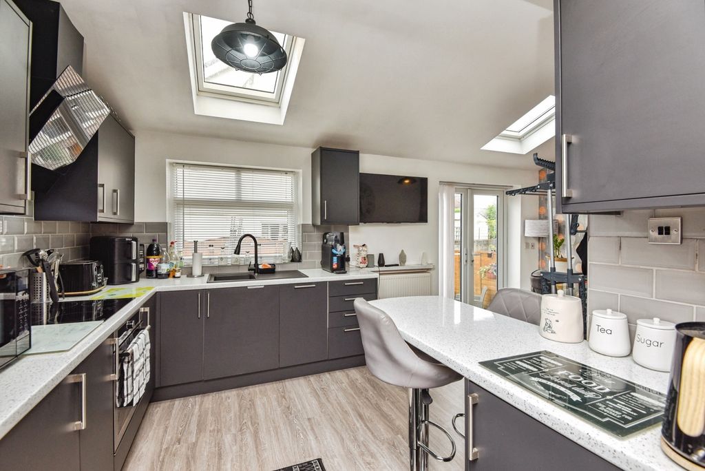 Property photo 3 of 20 Pbox-Img.Jpg