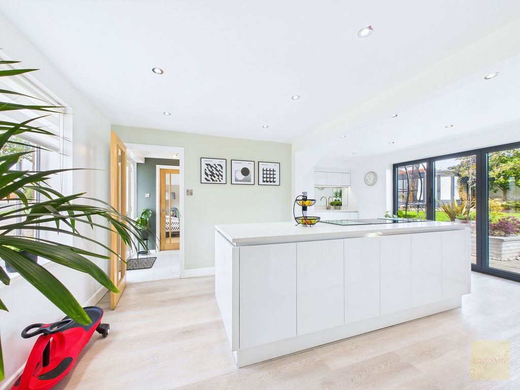 Property photo 1 of 19 Kitchen