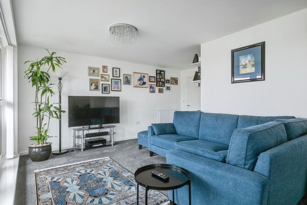 Property photo 3 of 11