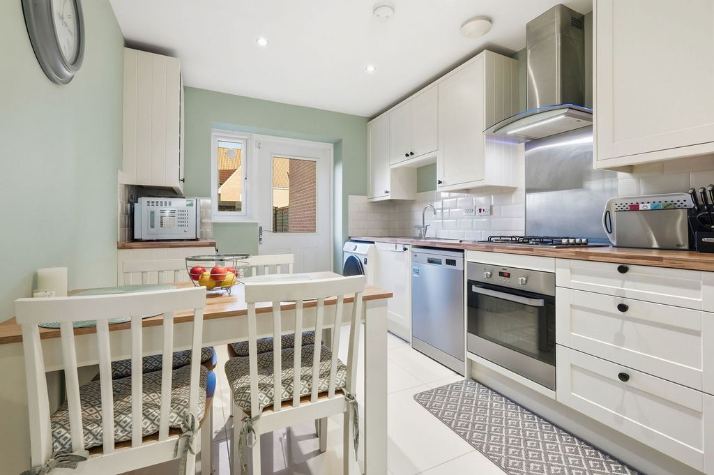 Property photo 2 of 27