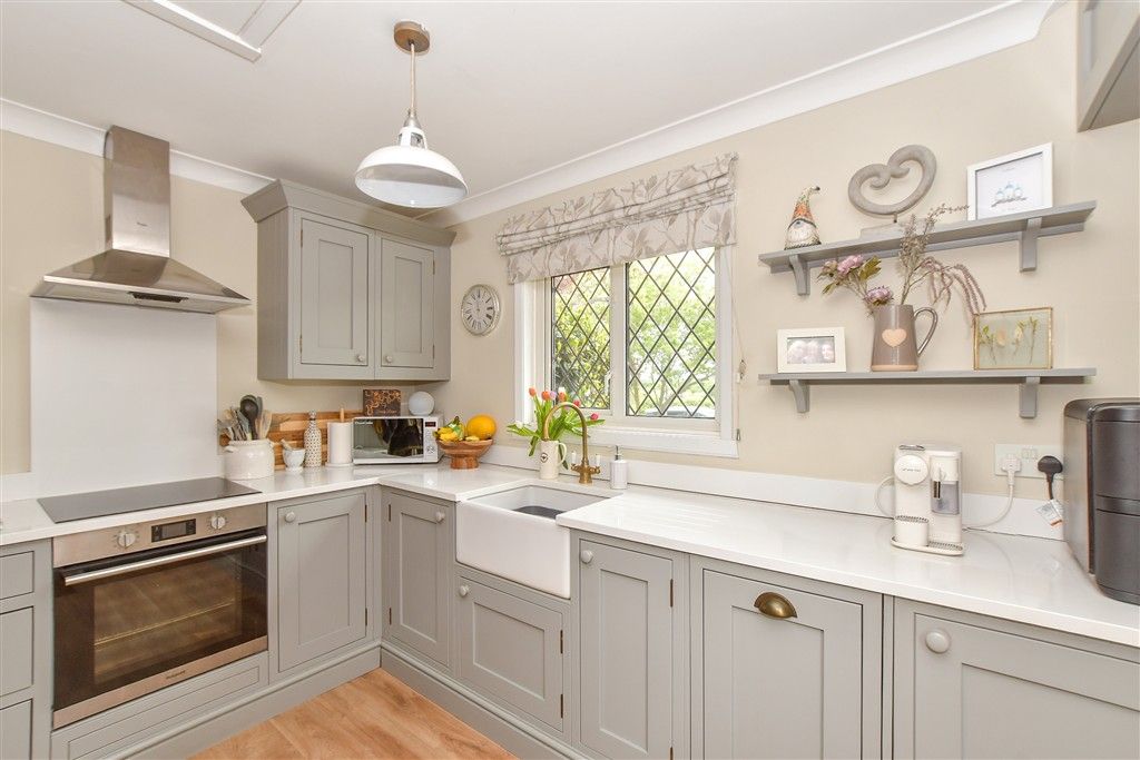 Property photo 3 of 18 Kitchen