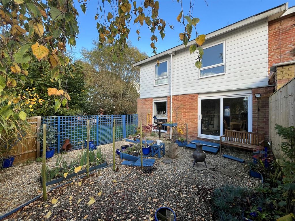 Property photo 3 of 20 42 Stockham Park Grd 9.Jpg