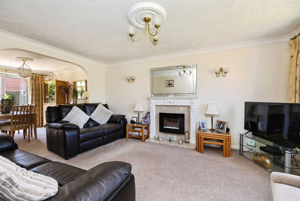 Property photo 3 of 23