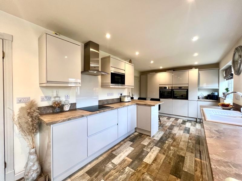 Property photo 2 of 19 Dining Kitchen