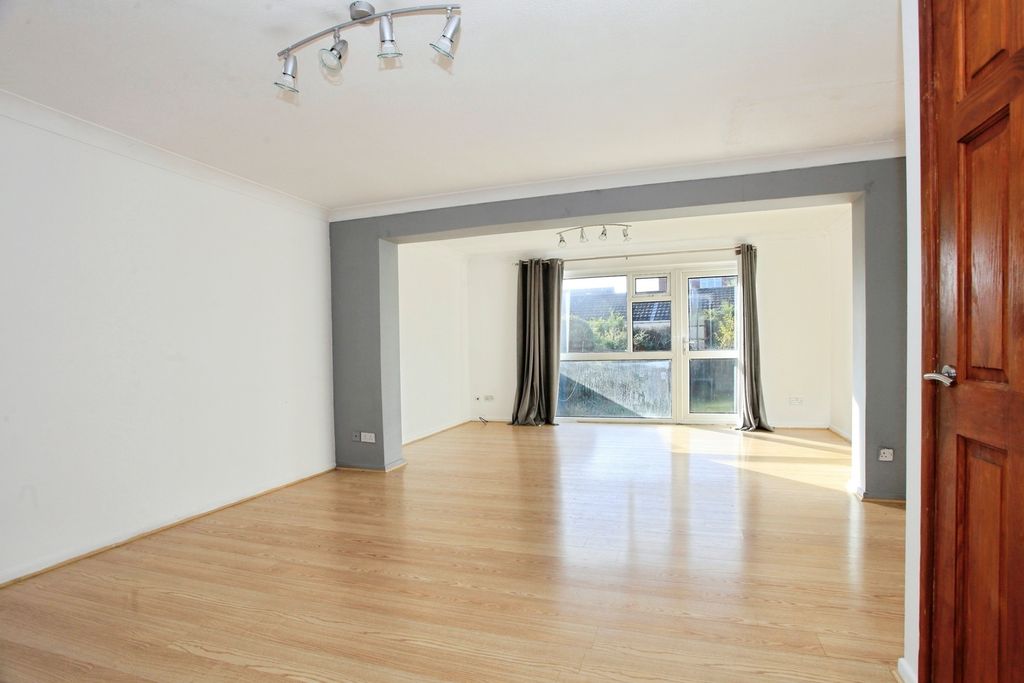 Property photo 3 of 18 Pbox-Img.Jpg