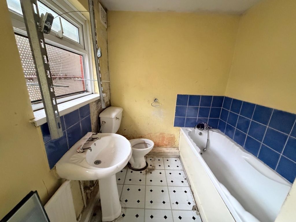 Property photo 3 of 4 Bathroom