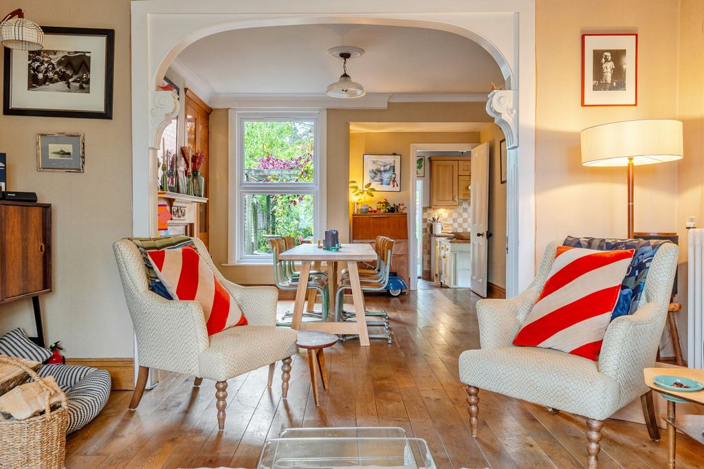 Property photo 3 of 17