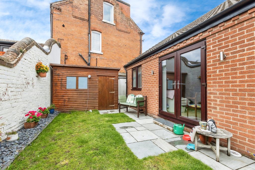 Property photo 2 of 17