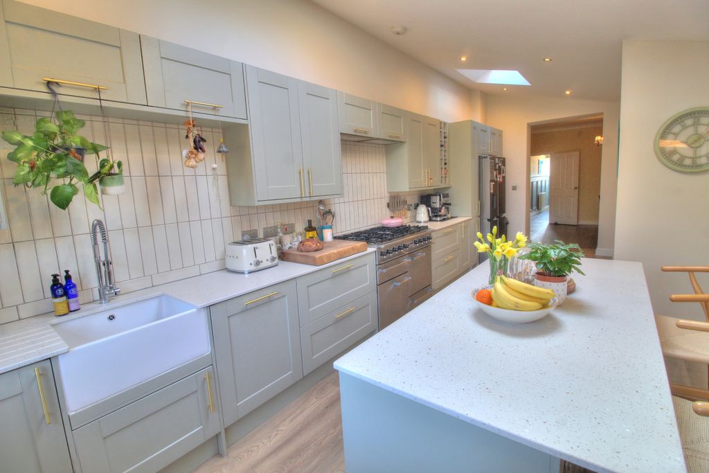 Property photo 3 of 26 Kitchen Breakfast Room