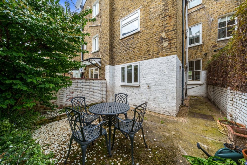 Property photo 3 of 12 980572 (7)