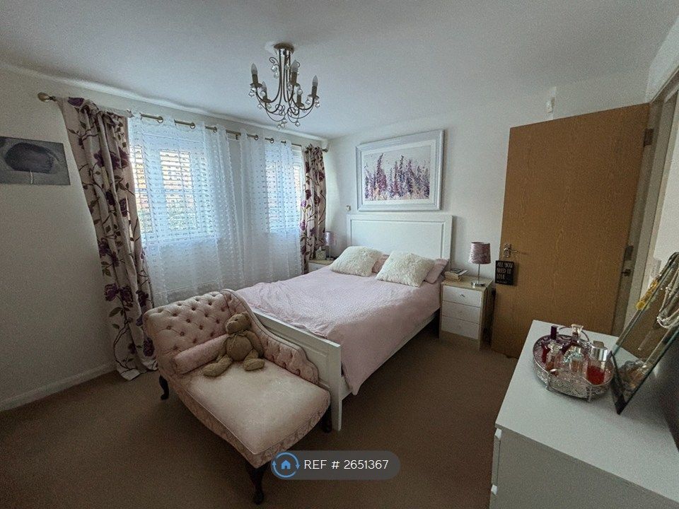 Property photo 1 of 19 Main Bedroom 1