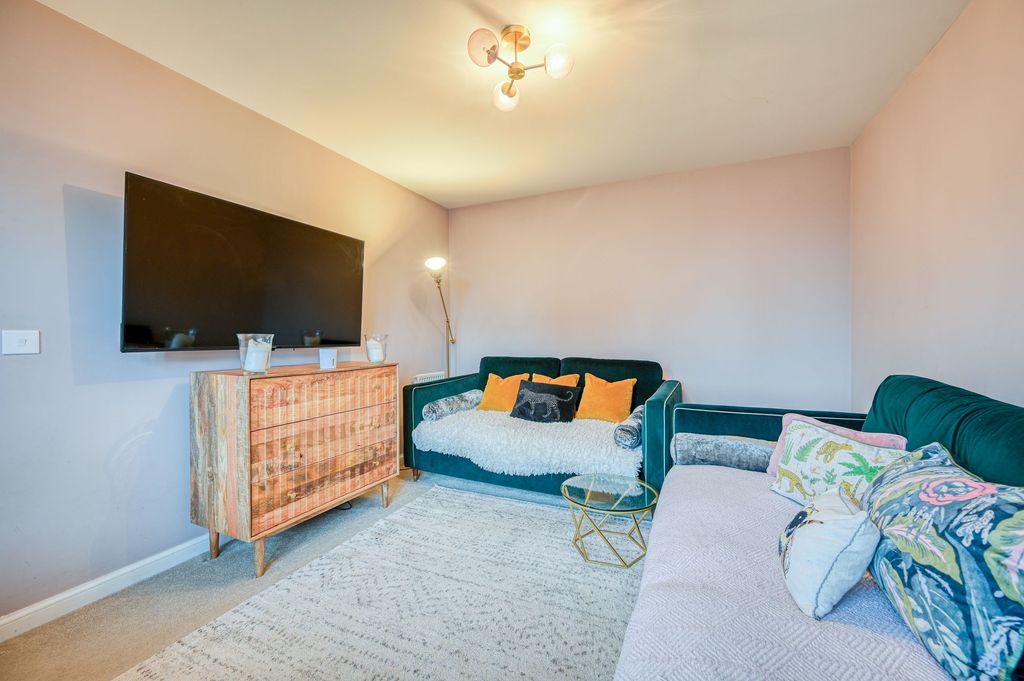 Property photo 2 of 35