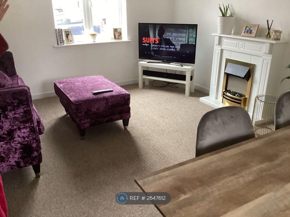 Property photo 2 of 10 Living Room