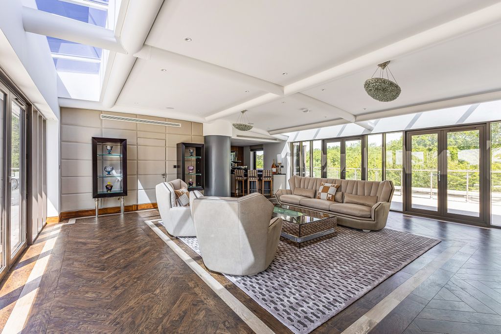 Additional image 7 of 2 bed flat for saleCharters Road, Sunningdale, Berkshire SL5