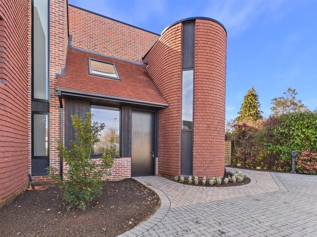 Property photo 1 of 26 Cam02885G0-Pr0579-Still031.Jpg