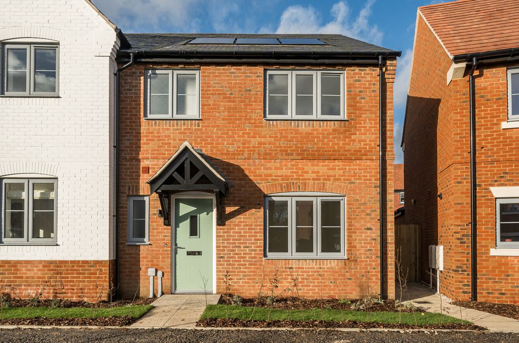 Property photo 1 of 18 1388524-12-693982...