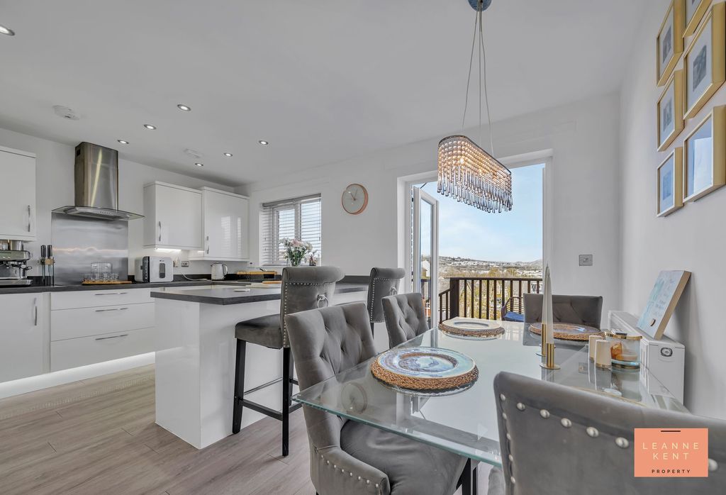 Property photo 2 of 41