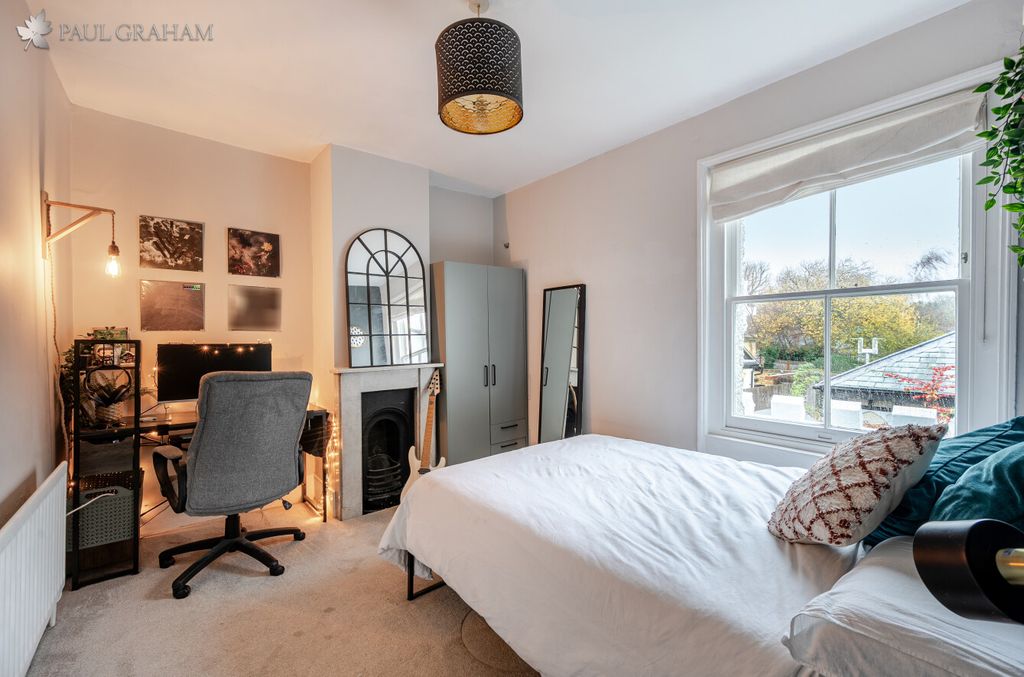 Property photo 3 of 31 E3E59F85-Aebe-4223-A9Bd-E14805d074F0