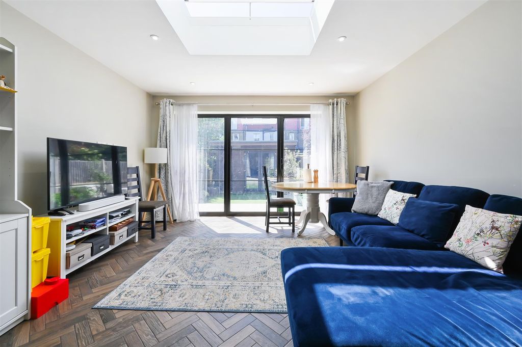 Property photo 1 of 13 Prince Georges Avenue (2).Jpg