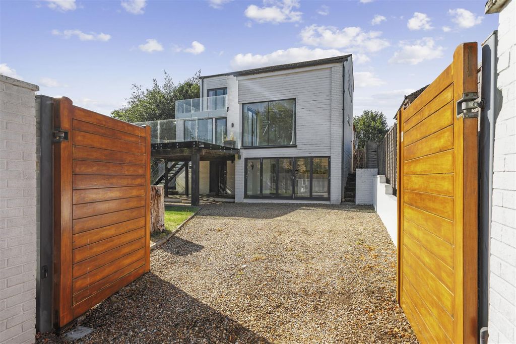 Property photo 1 of 21