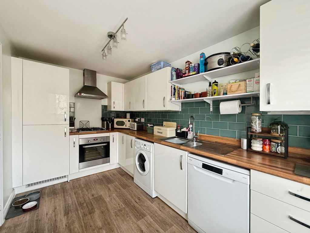 Property photo 3 of 36 Kitchen