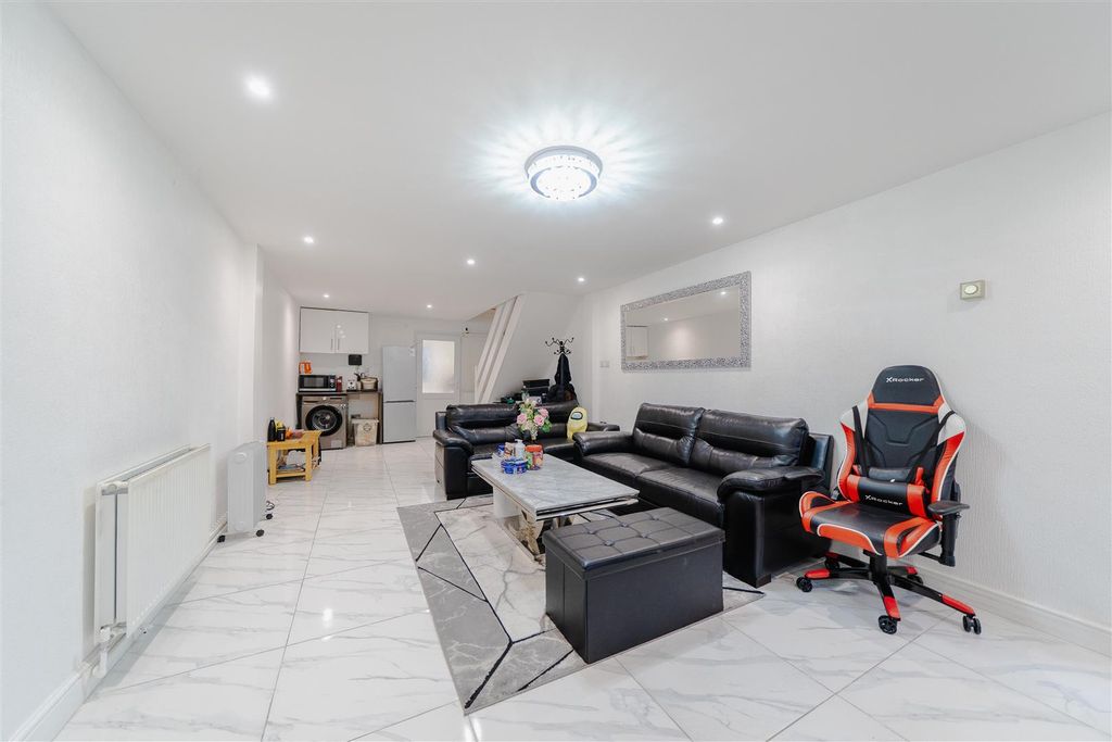 Property photo 3 of 15 Lounge/Dining Room