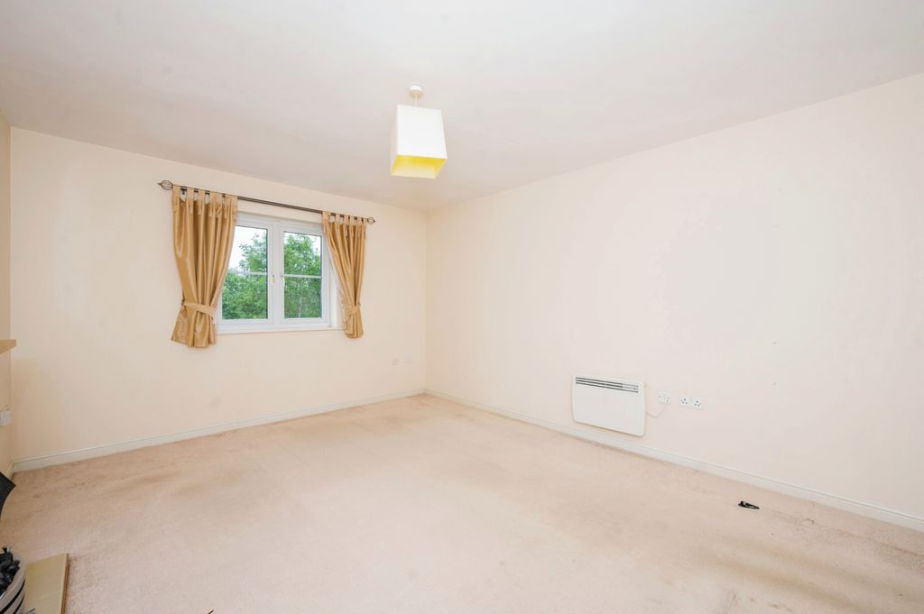 Property photo 3 of 16 Living Room