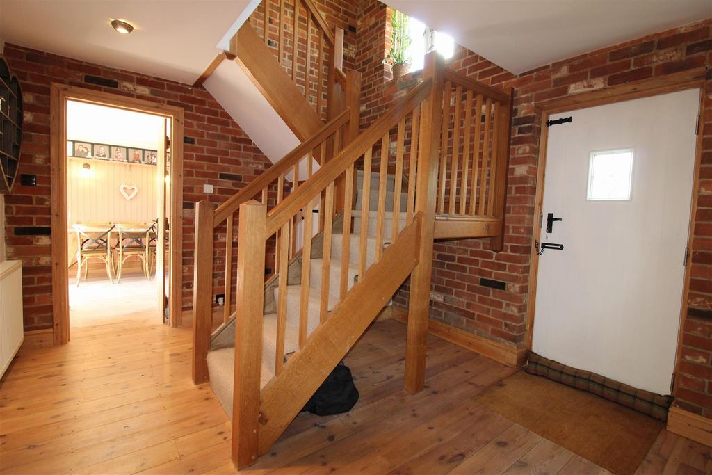Property photo 2 of 12 20.Jpg