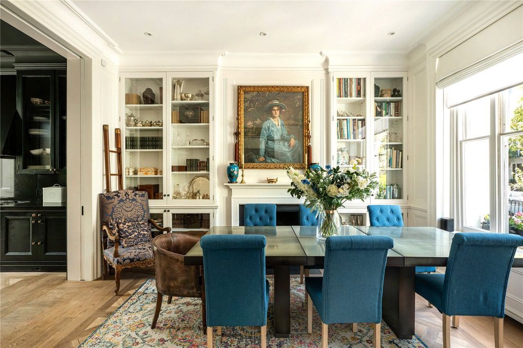 Property photo 2 of 17 Dining Room