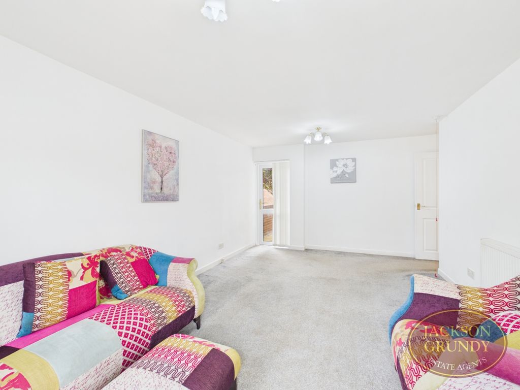 Property photo 3 of 9 Pond Farm Close