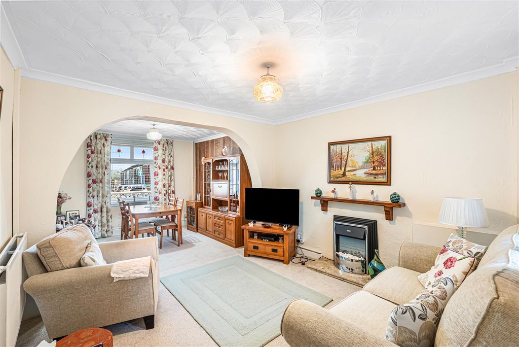 Property photo 2 of 15 Living/Dining Room