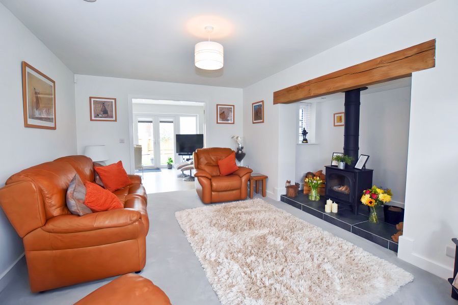 Property photo 3 of 31 Lounge 3