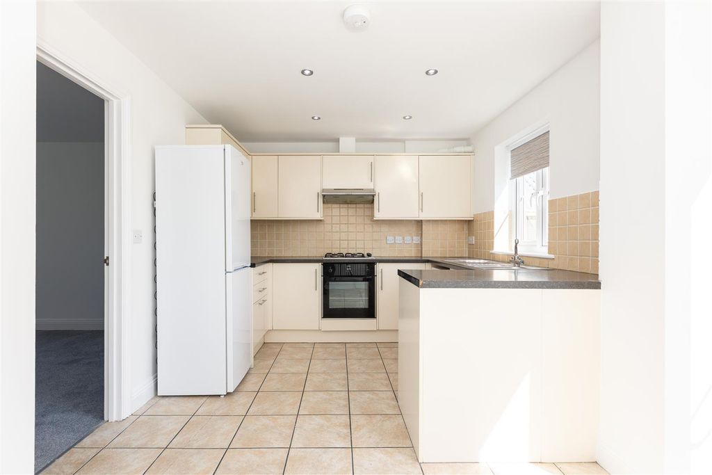 Property photo 2 of 16 Kitchen