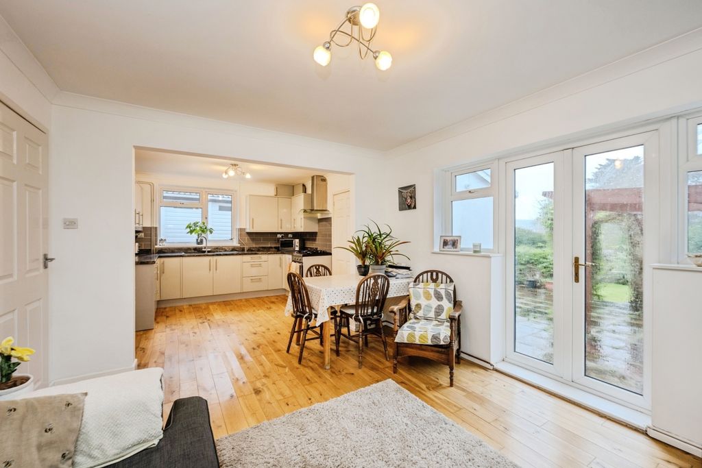 Property photo 2 of 17 Photo