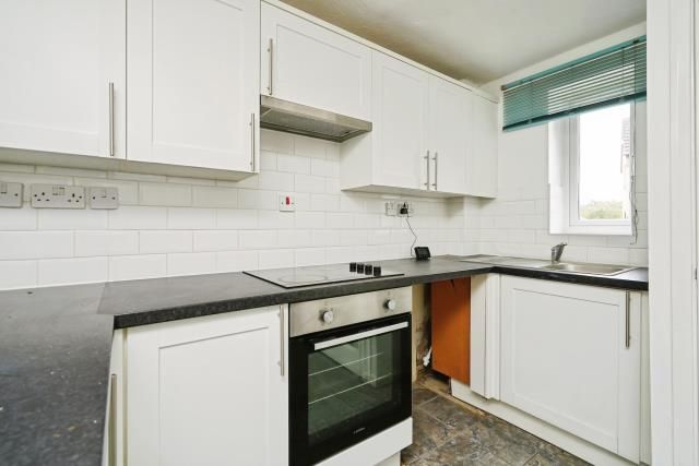 Property photo 3 of 18 Kitchen