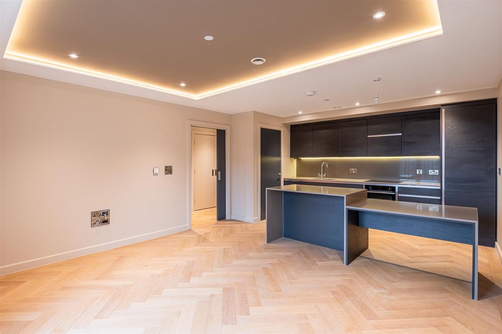 Property photo 2 of 10 Living/Kitchen