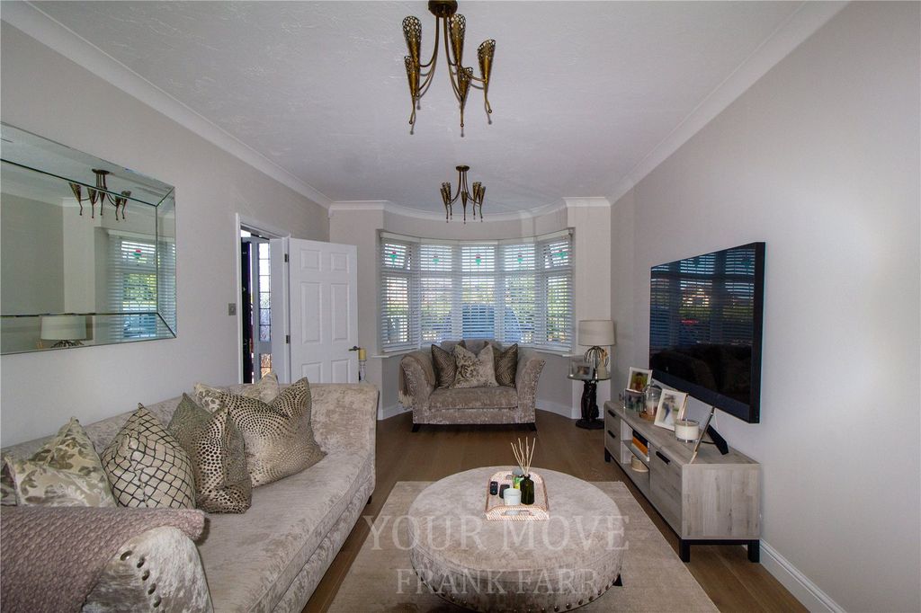Property photo 2 of 16 Lounge