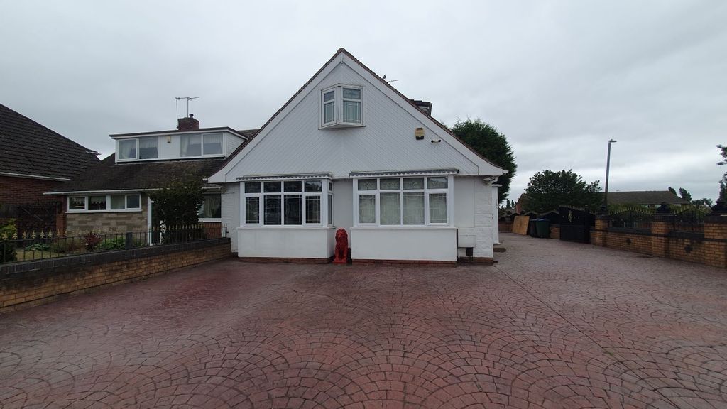 Property photo 3 of 32