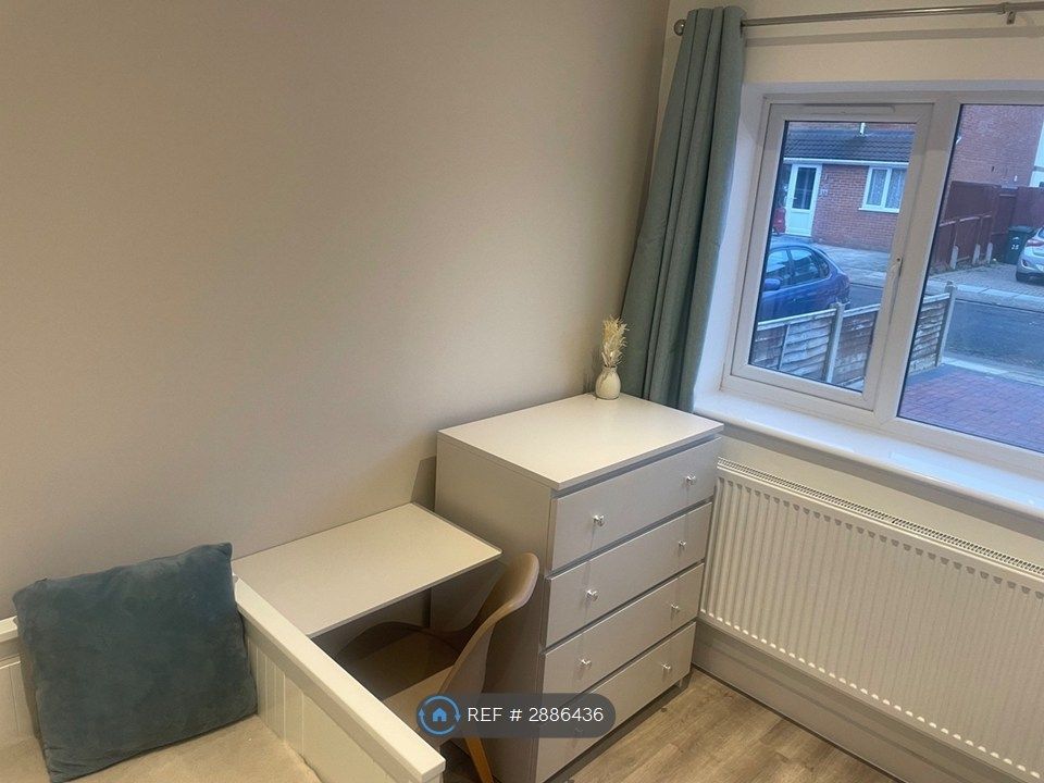Property photo 3 of 9 Chest Of Drawers, New Double Ward Robe,