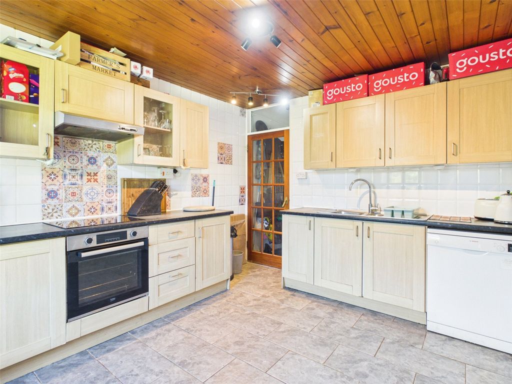 Property photo 3 of 16 Picture No. 10