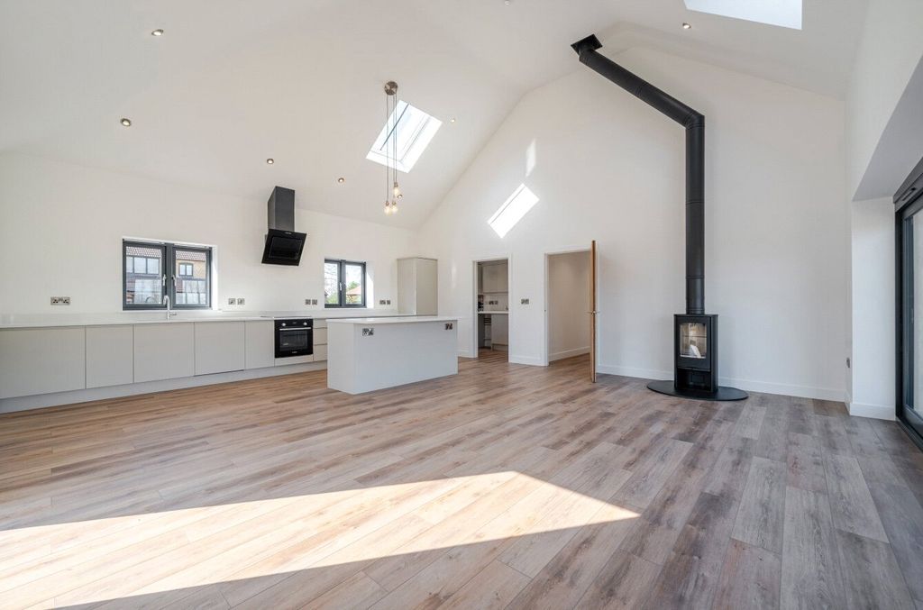 Property photo 3 of 21 1426069-7-69Bbe03...