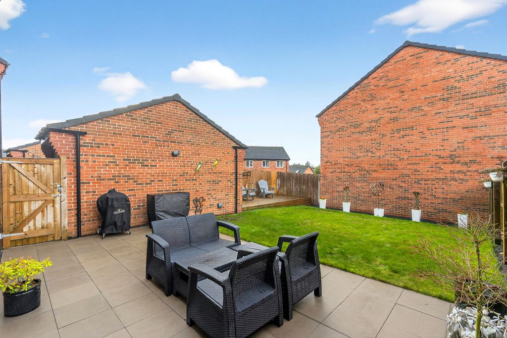 Property photo 2 of 20