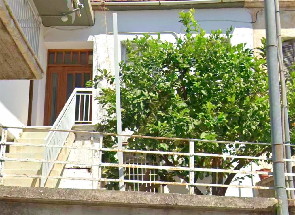 Property photo 1 of 18 Old 4 Bedrooms' House 145 Sq.M. In Aigio, In A Central Location
