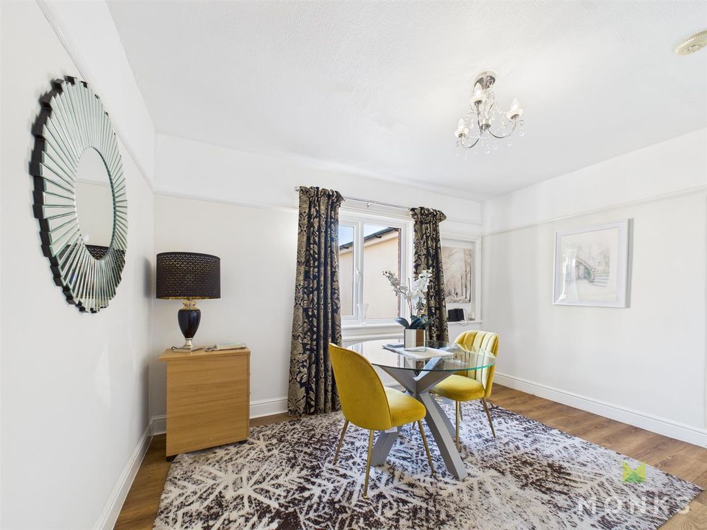 Property photo 3 of 25 Cam05160G0-Pr0050-Still017.Jpg