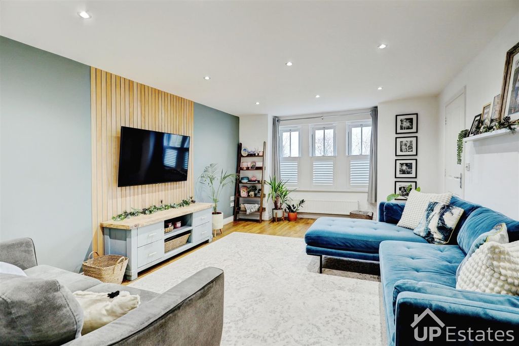 Property photo 3 of 32