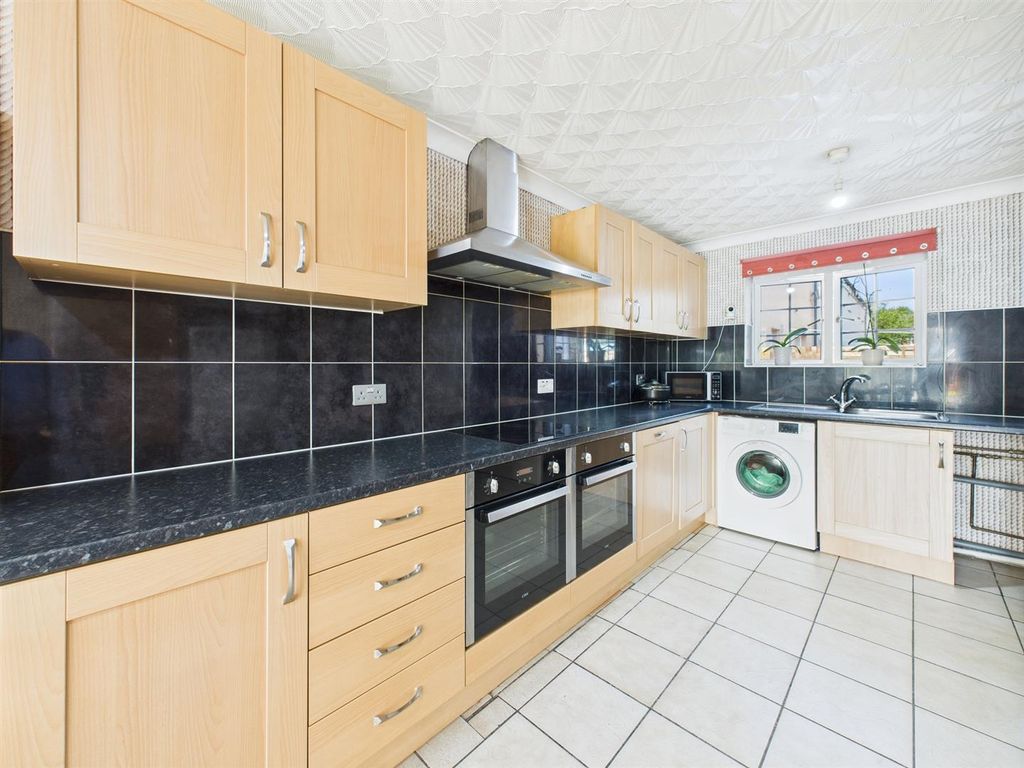 Property photo 3 of 10 Cam03975G0-Pr0122-Still010.Jpg