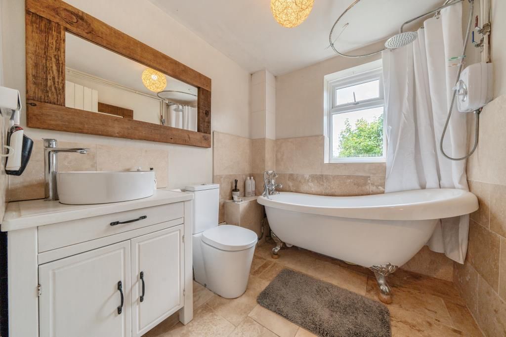 Property photo 2 of 10 Bathroom