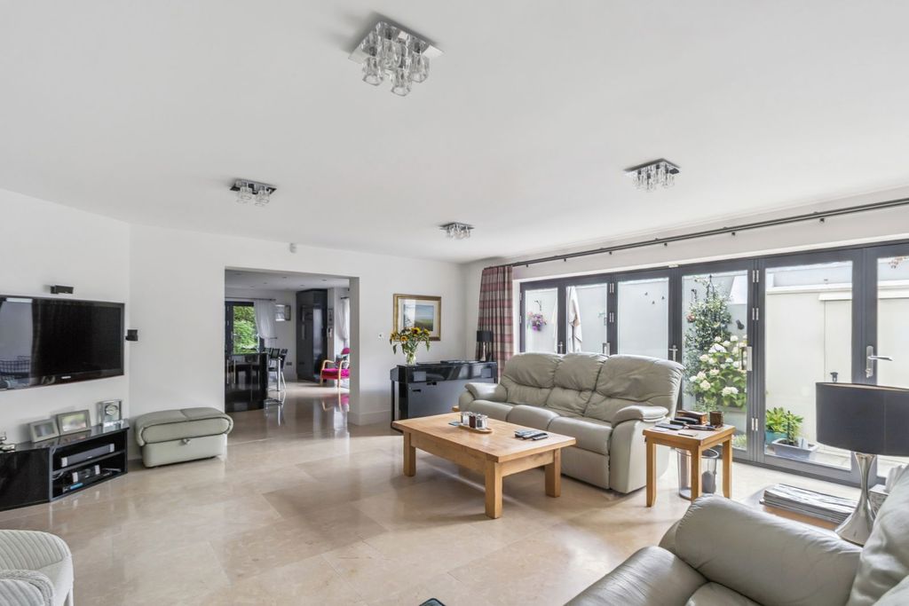 Property photo 1 of 32